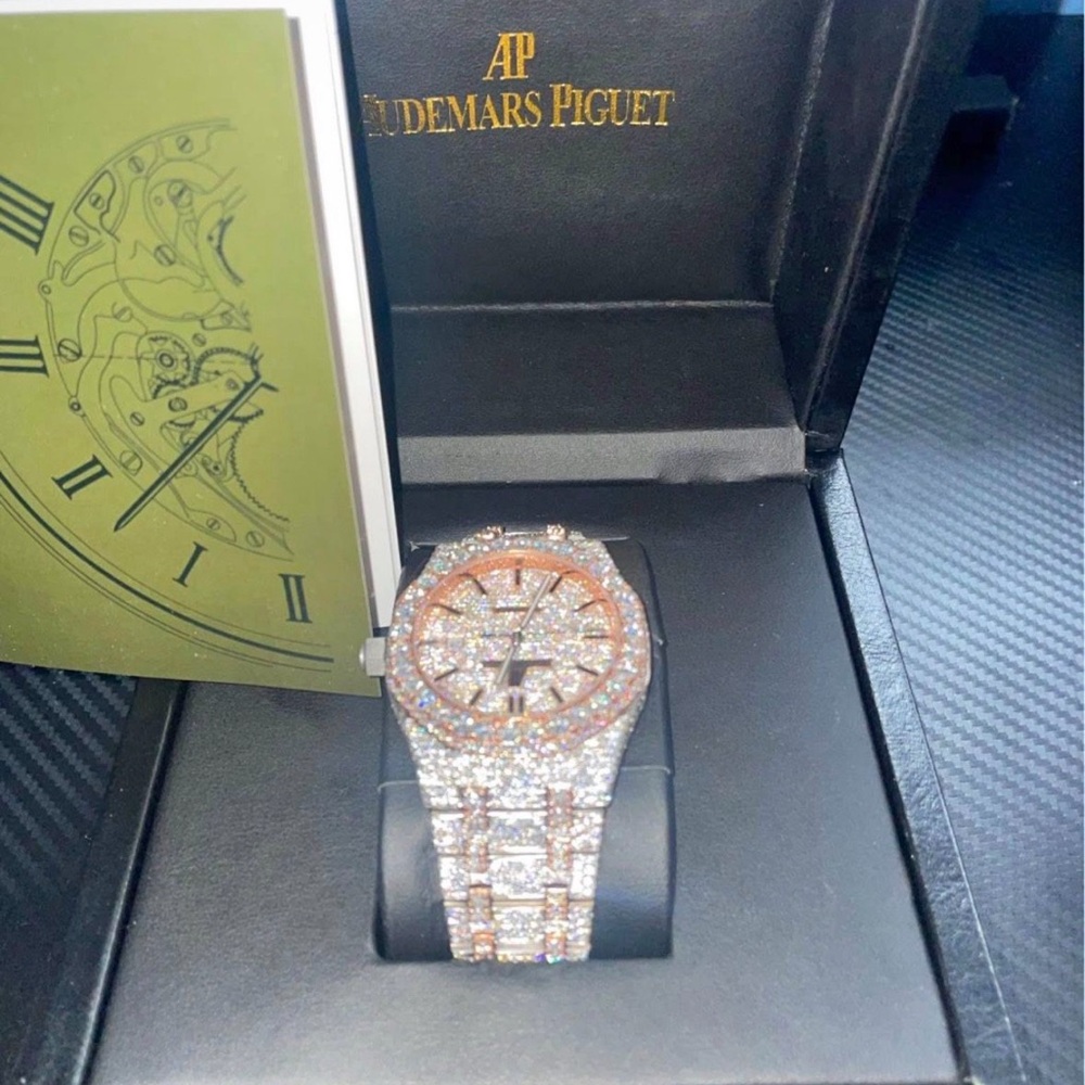 Moissanite watch vendor